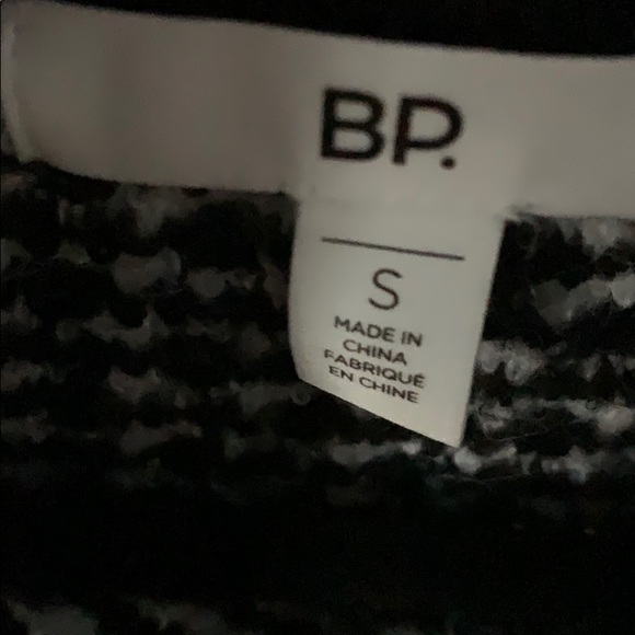 Black and White Cowl Neck Type sweater- BP Brand - Picture 2 of 2